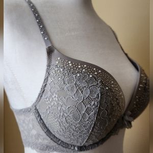 Victoria secret dream angel push up bra size 32D prettt sexy glam crystals grey